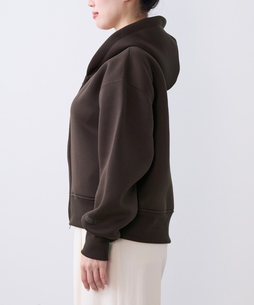 AMERICANA（アメリカーナ）の「【AMERICANA】別注-バックロゴクロップドジップアップパーカー（パーカー・レディース・ダークブラウン/ベージュ・FREE）」の14枚目の写真