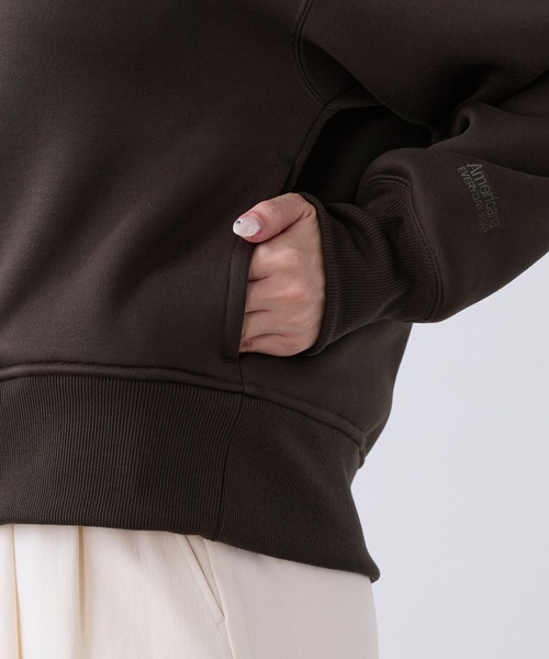 AMERICANA（アメリカーナ）の「【AMERICANA】別注-バックロゴクロップドジップアップパーカー（パーカー・レディース・ダークブラウン/ベージュ・FREE）」の6枚目の写真