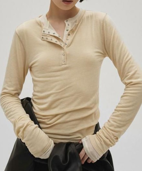 TODAYFUL(トゥデイフル)の「【TODAYFUL/トゥデイフル】Henleyneck Soft Tops/ヘンリーソフトトップス(Tシャツ/カットソー・レディース・キナリ/ダークグレー/ベージュ/グレー・FREE)」の1枚目の写真