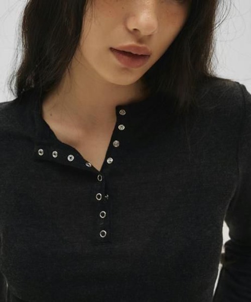 TODAYFUL(トゥデイフル)の「【TODAYFUL/トゥデイフル】Henleyneck Soft Tops/ヘンリーソフトトップス(Tシャツ/カットソー・レディース・キナリ/ダークグレー/ベージュ/グレー・FREE)」の4枚目の写真