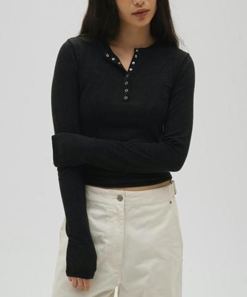 TODAYFUL(トゥデイフル)の「【TODAYFUL/トゥデイフル】Henleyneck Soft Tops/ヘンリーソフトトップス(Tシャツ/カットソー・レディース・キナリ/ダークグレー/ベージュ/グレー・FREE)」の11枚目の写真