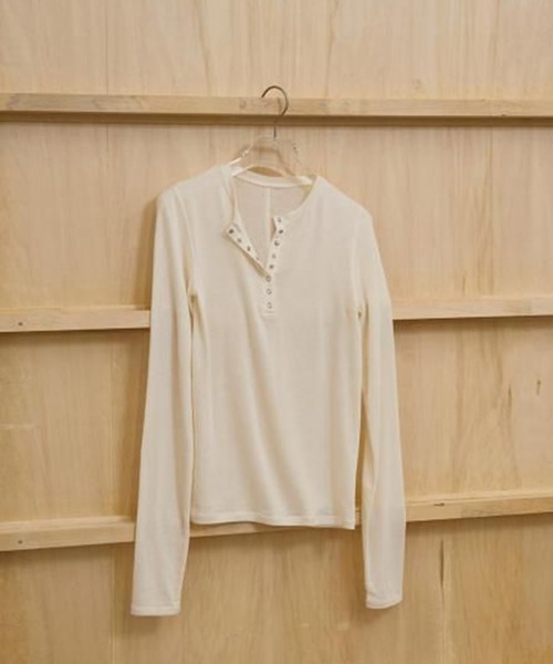 TODAYFUL(トゥデイフル)の「【TODAYFUL/トゥデイフル】Henleyneck Soft Tops/ヘンリーソフトトップス(Tシャツ/カットソー・レディース・キナリ/ダークグレー/ベージュ/グレー・FREE)」の7枚目の写真