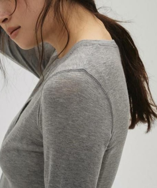 TODAYFUL(トゥデイフル)の「【TODAYFUL/トゥデイフル】Henleyneck Soft Tops/ヘンリーソフトトップス(Tシャツ/カットソー・レディース・キナリ/ダークグレー/ベージュ/グレー・FREE)」の9枚目の写真
