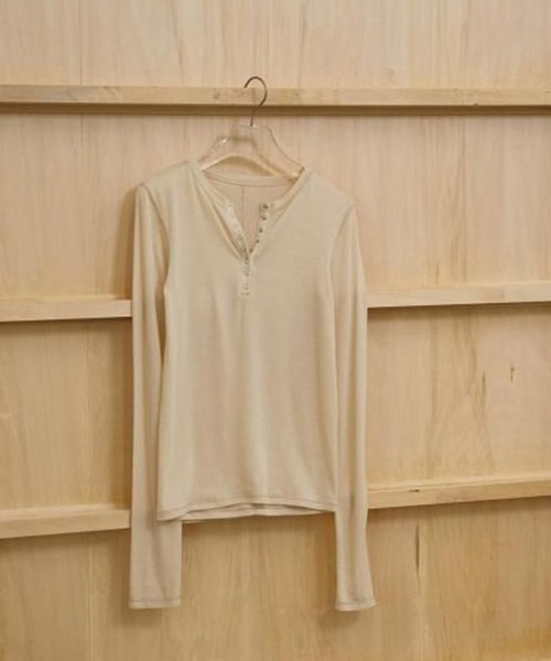 TODAYFUL(トゥデイフル)の「【TODAYFUL/トゥデイフル】Henleyneck Soft Tops/ヘンリーソフトトップス(Tシャツ/カットソー・レディース・キナリ/ダークグレー/ベージュ/グレー・FREE)」の16枚目の写真
