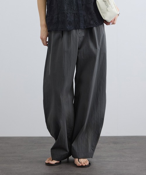 SALON adam et rope'（サロン アダム エ ロペ）の「ウォーターリペレントイージーカービーパンツ / 撥水加工（その他パンツ・レディース・チャコールグレー/ベージュ・S/M）」の16枚目の写真