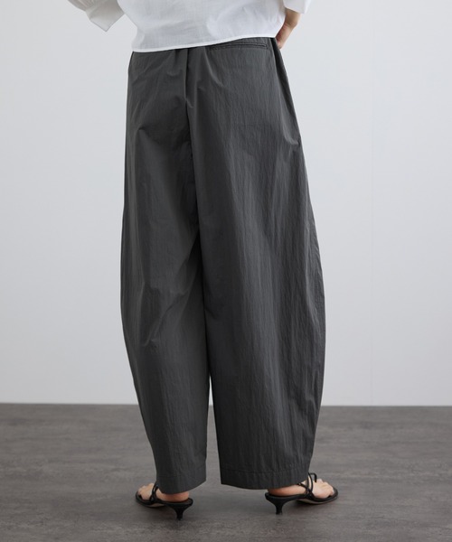 SALON adam et rope'（サロン アダム エ ロペ）の「ウォーターリペレントイージーカービーパンツ / 撥水加工（その他パンツ・レディース・チャコールグレー/ベージュ・S/M）」の14枚目の写真