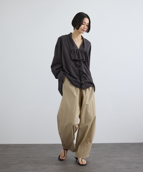 SALON adam et rope'（サロン アダム エ ロペ）の「ウォーターリペレントイージーカービーパンツ / 撥水加工（その他パンツ・レディース・チャコールグレー/ベージュ・S/M）」の12枚目の写真