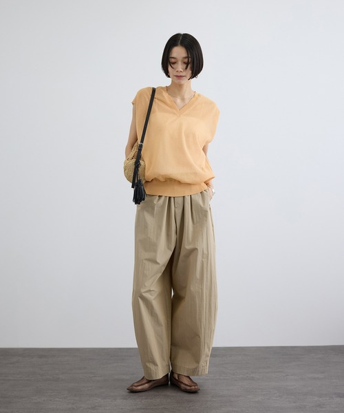 SALON adam et rope'（サロン アダム エ ロペ）の「ウォーターリペレントイージーカービーパンツ / 撥水加工（その他パンツ・レディース・チャコールグレー/ベージュ・S/M）」の9枚目の写真