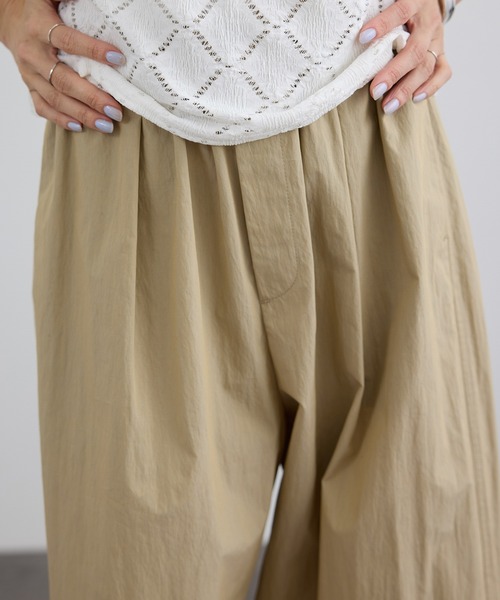 SALON adam et rope'（サロン アダム エ ロペ）の「ウォーターリペレントイージーカービーパンツ / 撥水加工（その他パンツ・レディース・チャコールグレー/ベージュ・S/M）」の7枚目の写真