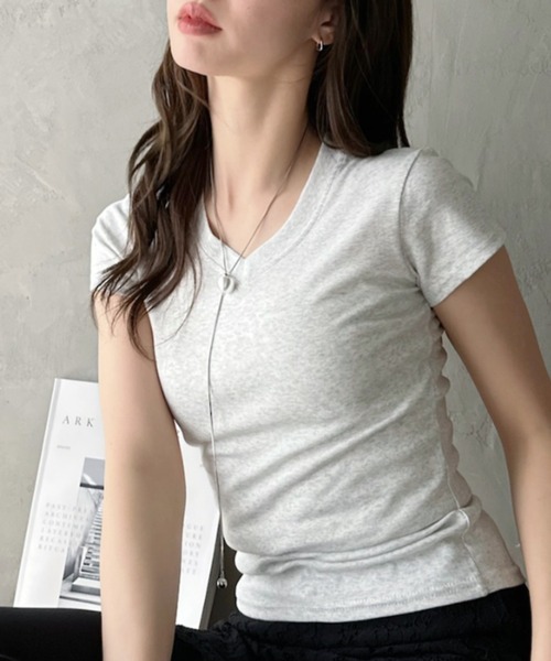 Eclat one(エクラワン)の「【Eclat one】ベーシック Vネック コンパクトシルエット カットソー(Tシャツ/カットソー・レディース・イエロー/ホワイト/グレー/ブラック・FREE)」の3枚目の写真
