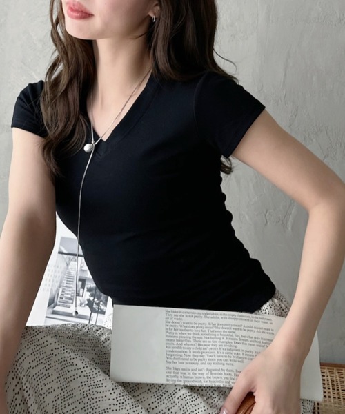 Eclat one(エクラワン)の「【Eclat one】ベーシック Vネック コンパクトシルエット カットソー(Tシャツ/カットソー・レディース・イエロー/ホワイト/グレー/ブラック・FREE)」の2枚目の写真
