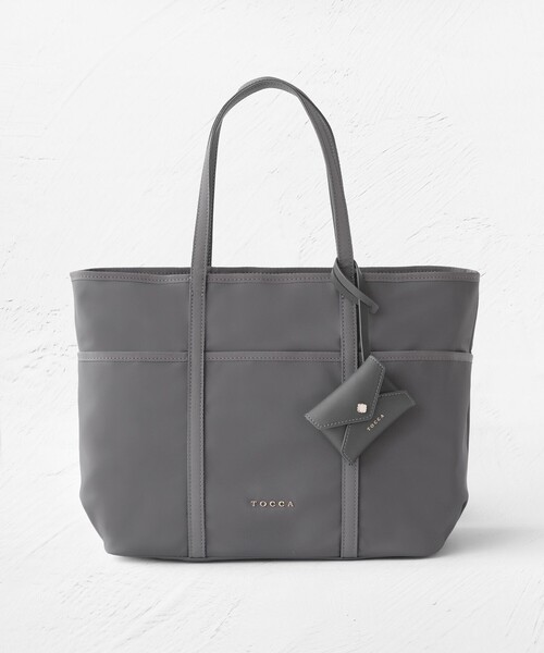 TOCCA(トッカ)の「T-LETTERA NYLON BAG ナイロンバッグ(トートバッグ・レディース・ライトグレー系/ブラック系/ネイビー系・F)」の2枚目の写真