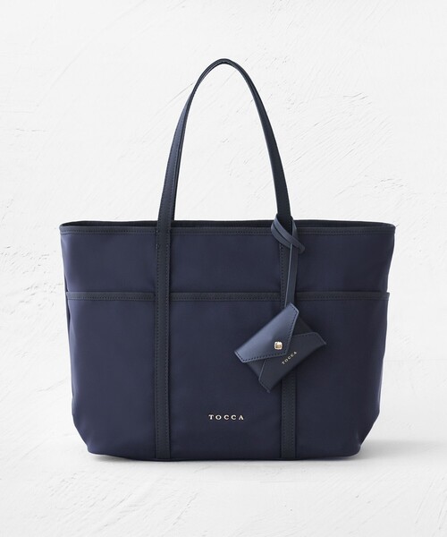 TOCCA(トッカ)の「T-LETTERA NYLON BAG ナイロンバッグ(トートバッグ・レディース・ライトグレー系/ブラック系/ネイビー系・F)」の3枚目の写真