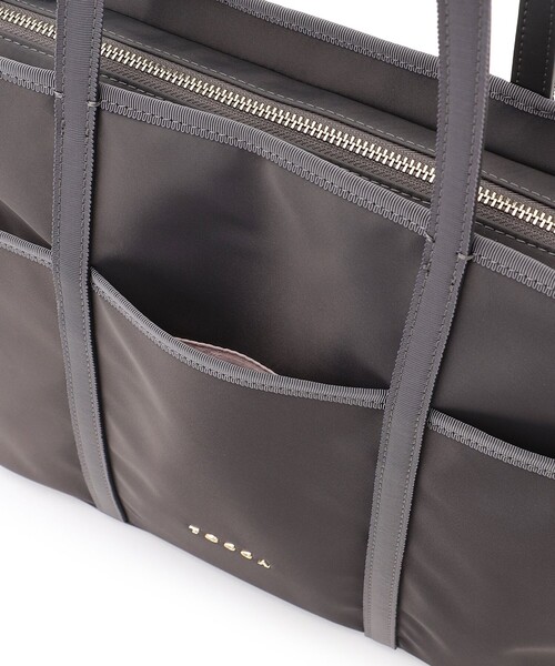 TOCCA(トッカ)の「T-LETTERA NYLON BAG ナイロンバッグ(トートバッグ・レディース・ライトグレー系/ブラック系/ネイビー系・F)」の8枚目の写真