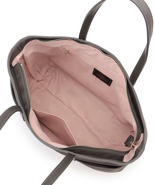 TOCCA(トッカ)の「T-LETTERA NYLON BAG ナイロンバッグ(トートバッグ・レディース・ライトグレー系/ブラック系/ネイビー系・F)」の5枚目の写真