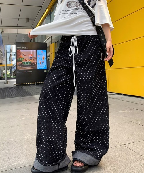 Ritzy(リッツィー)の「ドット柄 ワイドデニムイージーパンツ(デニムパンツ・レディース・ブラック・L/M)」の4枚目の写真