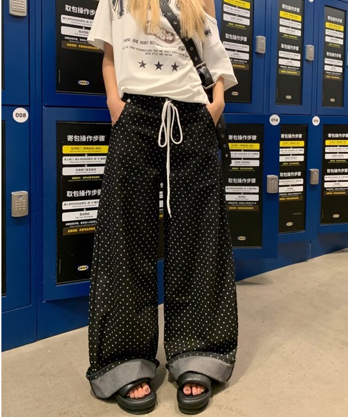 Ritzy(リッツィー)の「ドット柄 ワイドデニムイージーパンツ(デニムパンツ・レディース・ブラック・L/M)」の5枚目の写真