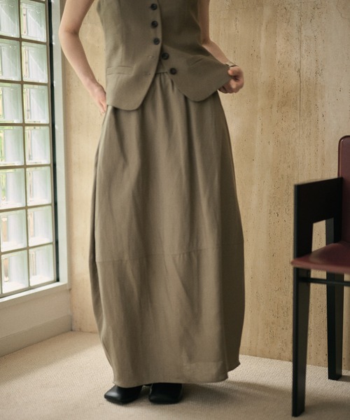 LAULEN（ローレン）の「linen back slit cocoon long skirt /バックスリットコクーンロングスカート（スカート・レディース・ベージュ/ブラック/カーキ・FREE）」の3枚目の写真