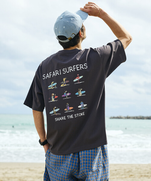 Jonas Claesson（ジョナスクレアッソン）の「JONAS CLAESSON/ジョナス クレアッソン Safari Surfers Short Sleeve Tee/サファリサーファーズ バックプリントTシャツ（Tシャツ/カットソー・メンズ・ベージュ/レッド/ホワイト/ブラック・LARGE/MEDIUM）」の2枚目の写真