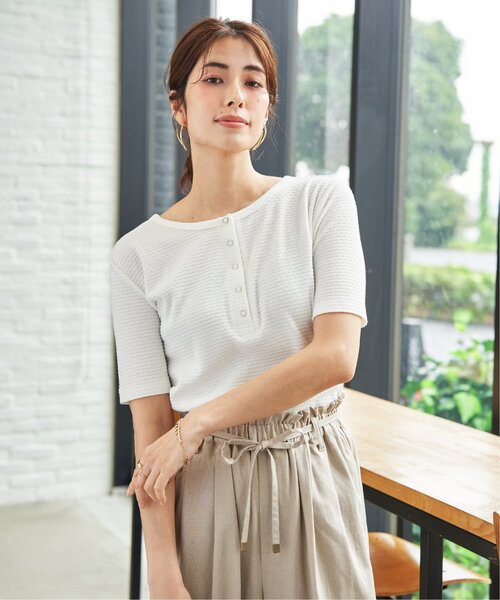 ikka(イッカ)の「前後2WAYヘンリーネックプルオーバー(Tシャツ/カットソー・レディース・ブルー/グレイッシュベージュ/オフホワイト/ブラック・M/L)」の13枚目の写真