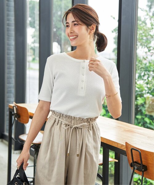 ikka(イッカ)の「前後2WAYヘンリーネックプルオーバー(Tシャツ/カットソー・レディース・ブルー/グレイッシュベージュ/オフホワイト/ブラック・M/L)」の12枚目の写真