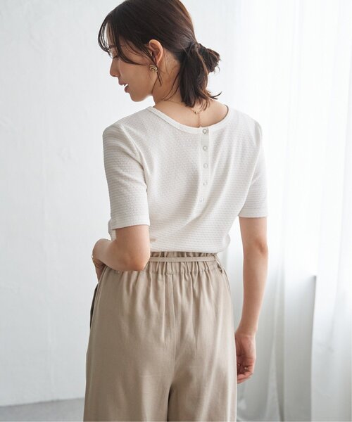 ikka(イッカ)の「前後2WAYヘンリーネックプルオーバー(Tシャツ/カットソー・レディース・ブルー/グレイッシュベージュ/オフホワイト/ブラック・M/L)」の5枚目の写真