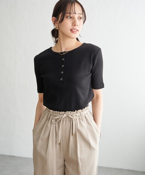 ikka(イッカ)の「前後2WAYヘンリーネックプルオーバー(Tシャツ/カットソー・レディース・ブルー/グレイッシュベージュ/オフホワイト/ブラック・M/L)」の14枚目の写真