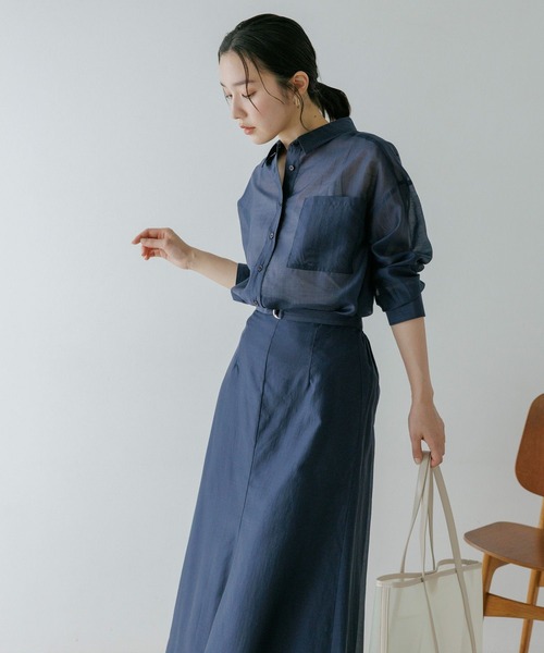 Andemiu(アンデミュウ)の「【WEB限定カラー】シアーシャツセットアップ659294(ワンピース・レディース・モカ/ブルー/チャコールグレー/ネイビー・FREE)」の20枚目の写真
