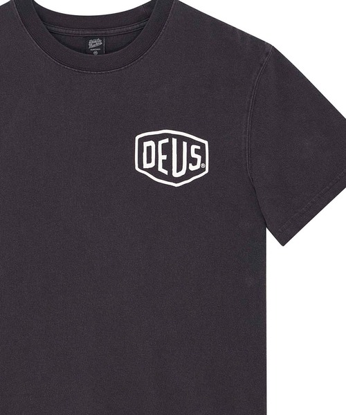 DEUS EX MACHINA（デウスエクスマキナ）の「SHIELD GARMENT DYED TEE（Tシャツ/カットソー・メンズ・ブルー/ライトブルー/ブラック・M/L）」の4枚目の写真