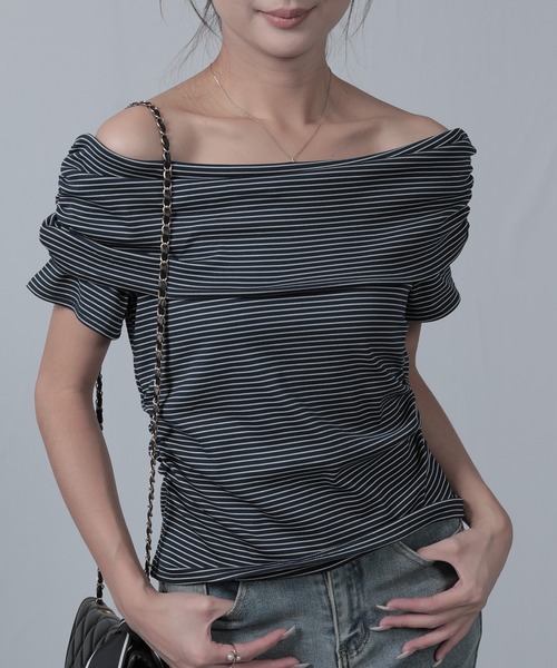 nonomi(ノノミ)の「ワイドオフショルダー ボーダー柄 半袖カットソートップス(Tシャツ/カットソー・レディース・グレー/ホワイト/ロイヤルブルー/ブラウン系その他7・FREE)」の4枚目の写真