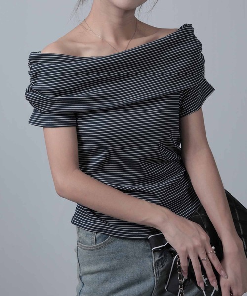 nonomi(ノノミ)の「ワイドオフショルダー ボーダー柄 半袖カットソートップス(Tシャツ/カットソー・レディース・グレー/ホワイト/ロイヤルブルー/ブラウン系その他7・FREE)」の6枚目の写真