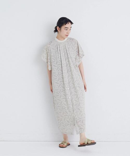 conges payes ADIEU TRISTESSE(コンジェ ペイエ アデュートリステス)の「ボタニカル風エンブロイダリーワンピース(ワンピース・レディース・グレイッシュベージュ/ブルーグリーン・38)」の6枚目の写真