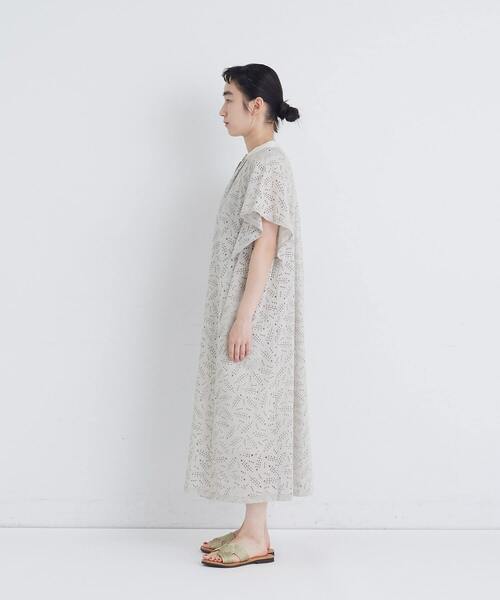 conges payes ADIEU TRISTESSE(コンジェ ペイエ アデュートリステス)の「ボタニカル風エンブロイダリーワンピース(ワンピース・レディース・グレイッシュベージュ/ブルーグリーン・38)」の8枚目の写真