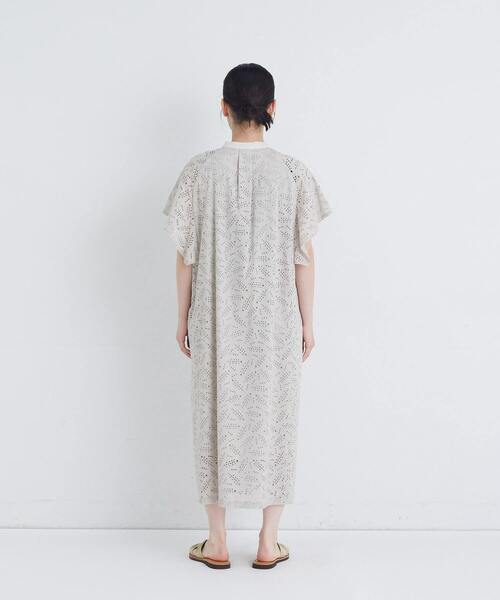 conges payes ADIEU TRISTESSE(コンジェ ペイエ アデュートリステス)の「ボタニカル風エンブロイダリーワンピース(ワンピース・レディース・グレイッシュベージュ/ブルーグリーン・38)」の9枚目の写真