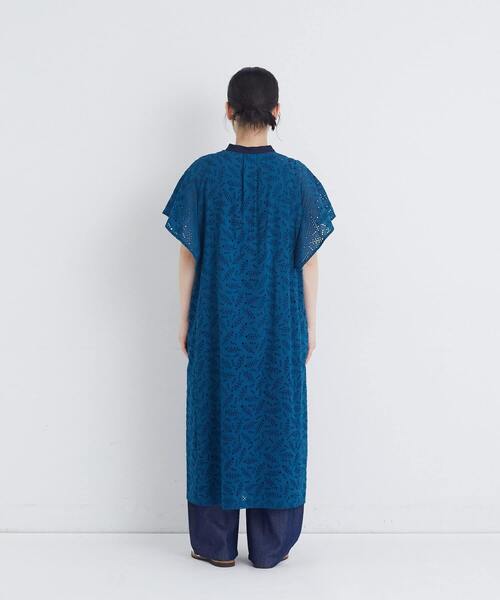 conges payes ADIEU TRISTESSE(コンジェ ペイエ アデュートリステス)の「ボタニカル風エンブロイダリーワンピース(ワンピース・レディース・グレイッシュベージュ/ブルーグリーン・38)」の17枚目の写真