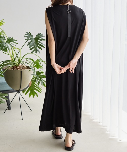 BIRTHDAY BASH(バースデイバッシュ)の「【冷感接触】ZIP STRAP I LINE DRESS(ワンピース・レディース・ブラック/ベージュ/ブルー/レッド・FREE)」の11枚目の写真