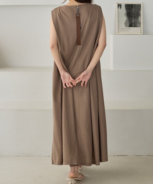 BIRTHDAY BASH(バースデイバッシュ)の「【冷感接触】ZIP STRAP I LINE DRESS(ワンピース・レディース・ブラック/ベージュ/ブルー/レッド・FREE)」の13枚目の写真