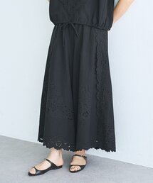 BEARDSLEY（ビアズリー）の「フラワーカットワークパネル刺繍パンツ《15 quinze》（その他パンツ）」
