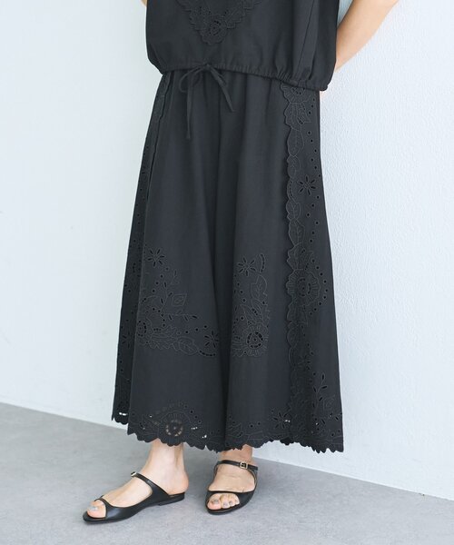 BEARDSLEY(ビアズリー)の「フラワーカットワークパネル刺繍パンツ《15 quinze》(その他パンツ・レディース・ブラック/アイボリー・FREE)」の1枚目の写真