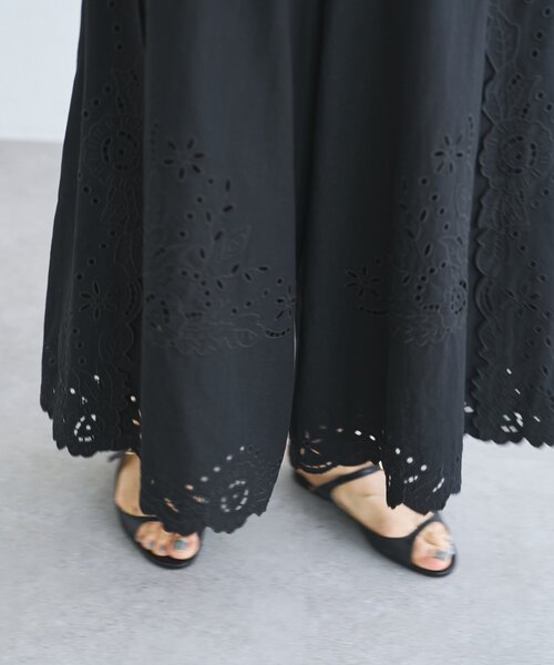 BEARDSLEY(ビアズリー)の「フラワーカットワークパネル刺繍パンツ《15 quinze》(その他パンツ・レディース・ブラック/アイボリー・FREE)」の20枚目の写真