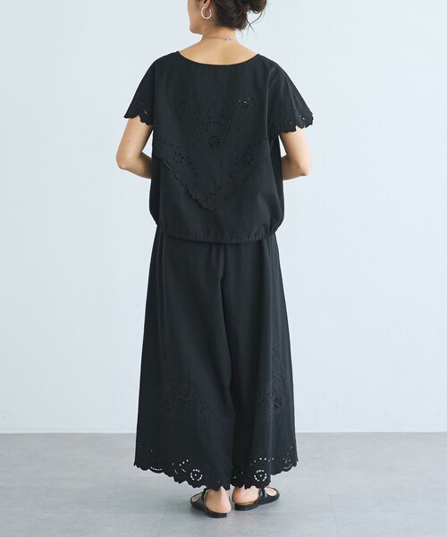 BEARDSLEY(ビアズリー)の「フラワーカットワークパネル刺繍パンツ《15 quinze》(その他パンツ・レディース・ブラック/アイボリー・FREE)」の4枚目の写真