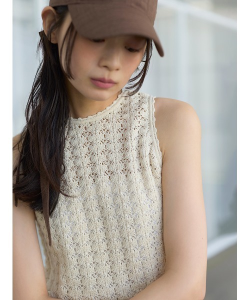 Mila Owen(ミラオーウェン)の「アメリカンスリーブクロシェニット(キャミソール・レディース・ブラック/アイボリー/ブラウン・F)」の5枚目の写真