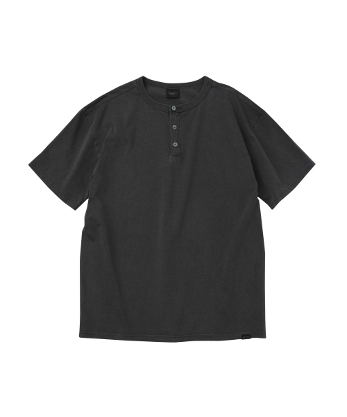 WMC（ダブリューエムシー）の「[クロップ] ガーメントダイヘンリーネックTシャツ_CHARCOAL GREY（Tシャツ/カットソー・メンズ・チャコールグレー・M/L/XL）」の2枚目の写真