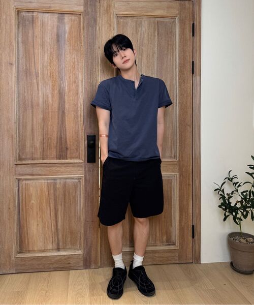 WMC（ダブリューエムシー）の「[クロップ] ガーメントダイヘンリーネックTシャツ_CHARCOAL GREY（Tシャツ/カットソー・メンズ・チャコールグレー・M/L/XL）」の4枚目の写真
