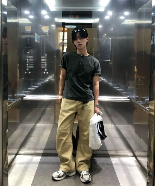 WMC（ダブリューエムシー）の「[クロップ] ガーメントダイヘンリーネックTシャツ_CHARCOAL GREY（Tシャツ/カットソー・メンズ・チャコールグレー・M/L/XL）」の8枚目の写真