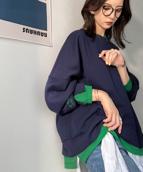 Java（ジャバ）の「《JaVaジャバコラボ》着るだけでレイヤード上級者！配色刺繍レイヤード風オーバーサイズ裏起毛プルオーバー（スウェット・レディース・グレー/ネイビー/グレイッシュベージュ/オートミール・LARGE/MEDIUM/X-LARGE/SMALL）」の6枚目の写真