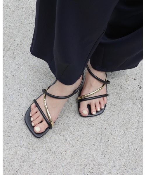 JUMELLE（ジュメロ）の「ストラップサンダル（サンダル・レディース・ブラック/ベージュ・SMALL/MEDIUM/LARGE）」の4枚目の写真