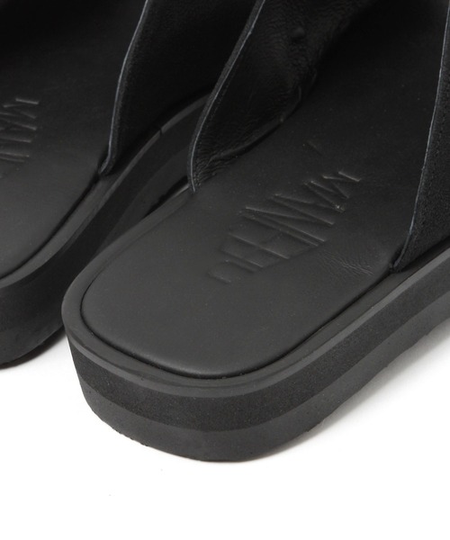 MANEBU(マネブ)の「【MANEBU(マネブ)】GOO ZIP SUEDE(サンダル・メンズ・ブラック・MEDIUM/SMALL)」の2枚目の写真