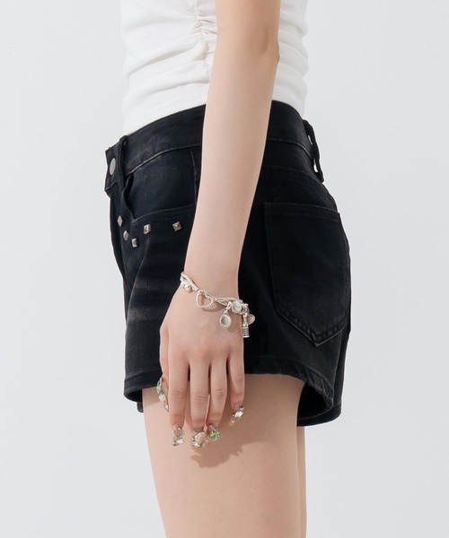ANAP(アナップ)の「スタッズデザイン加工デニムショートパンツ(その他パンツ・レディース・ブラック/ブルー・M/S)」の22枚目の写真