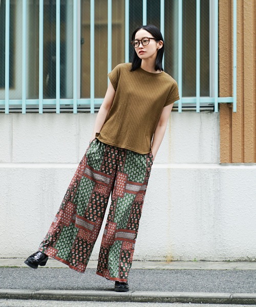 zootie(ズーティー)の「パッチワークスカーフ柄プリント リラックスパンツ(その他パンツ・レディース・グリーン・フリー)」の5枚目の写真